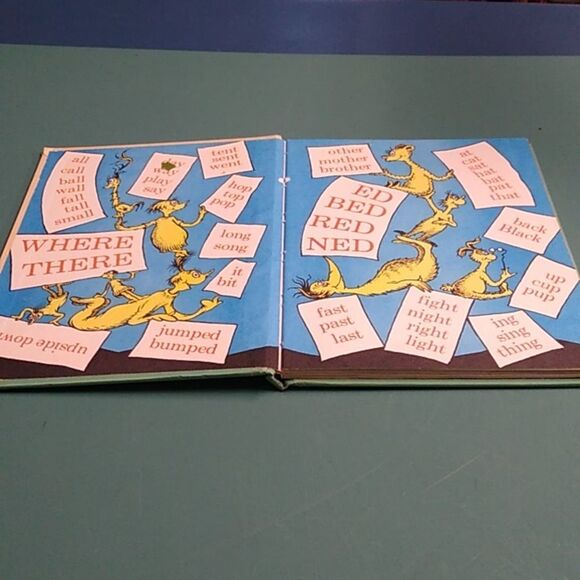 Dr. Seuss 'Hop on Pop' 1963 Book - Picture 3 of 7